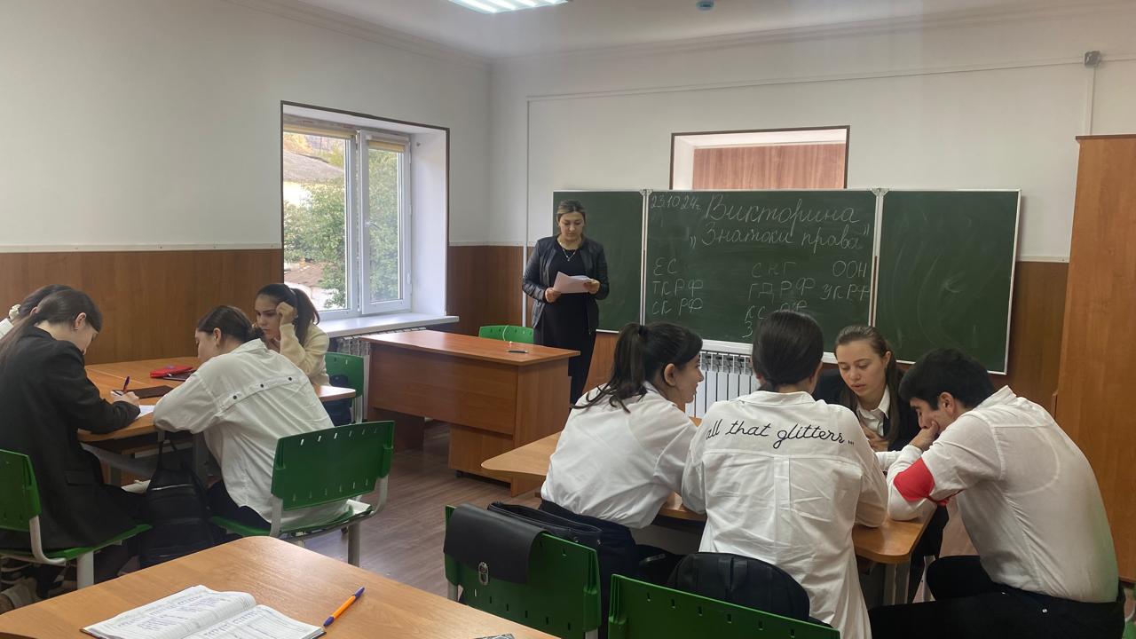 Знатоки права.